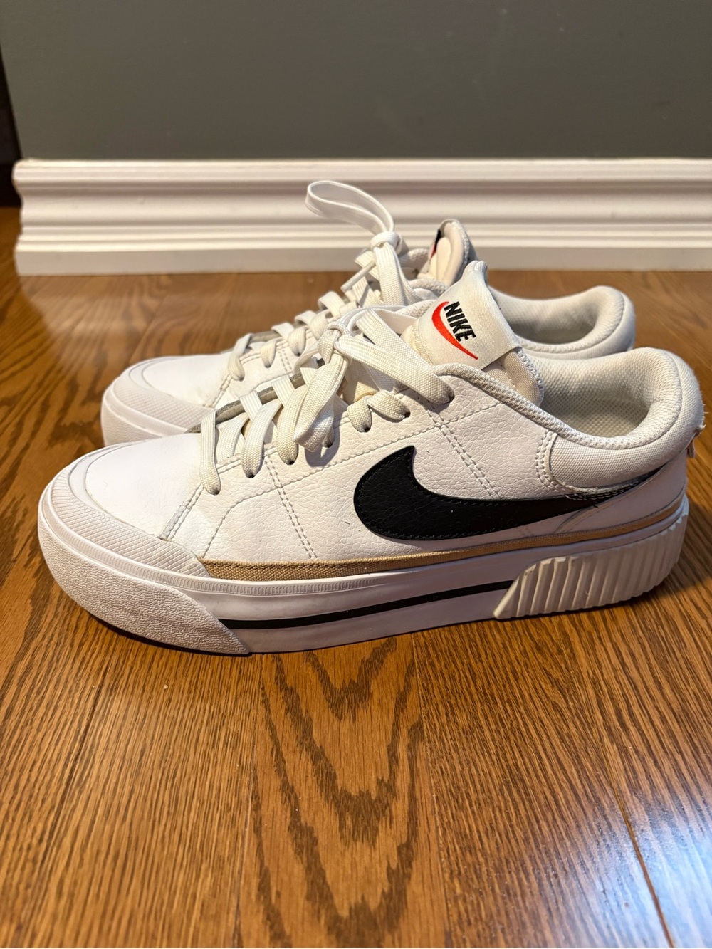 Nike Women's Court Legacy Lift Sneakers - Picture 5 of 8